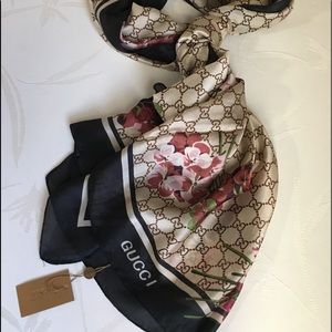 Gucci Blooms scarf/wrap